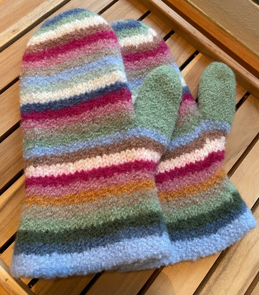 Strikkede og filtede vanter -  stribede