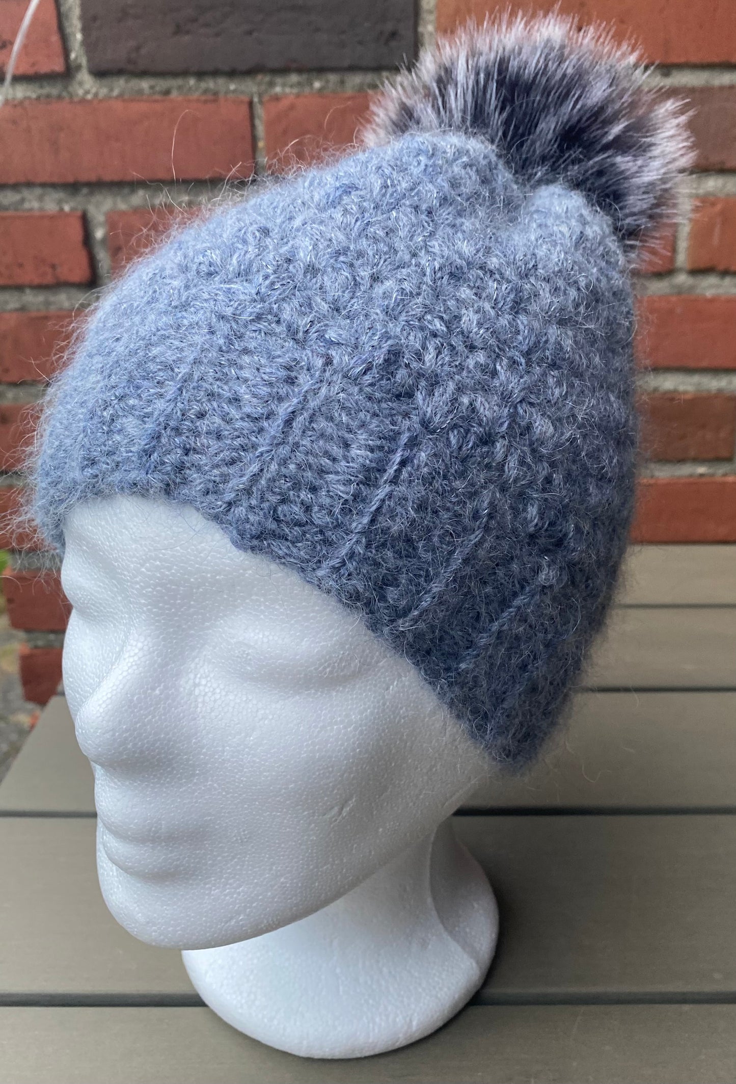 Skøn og varm vinterhue med kvast