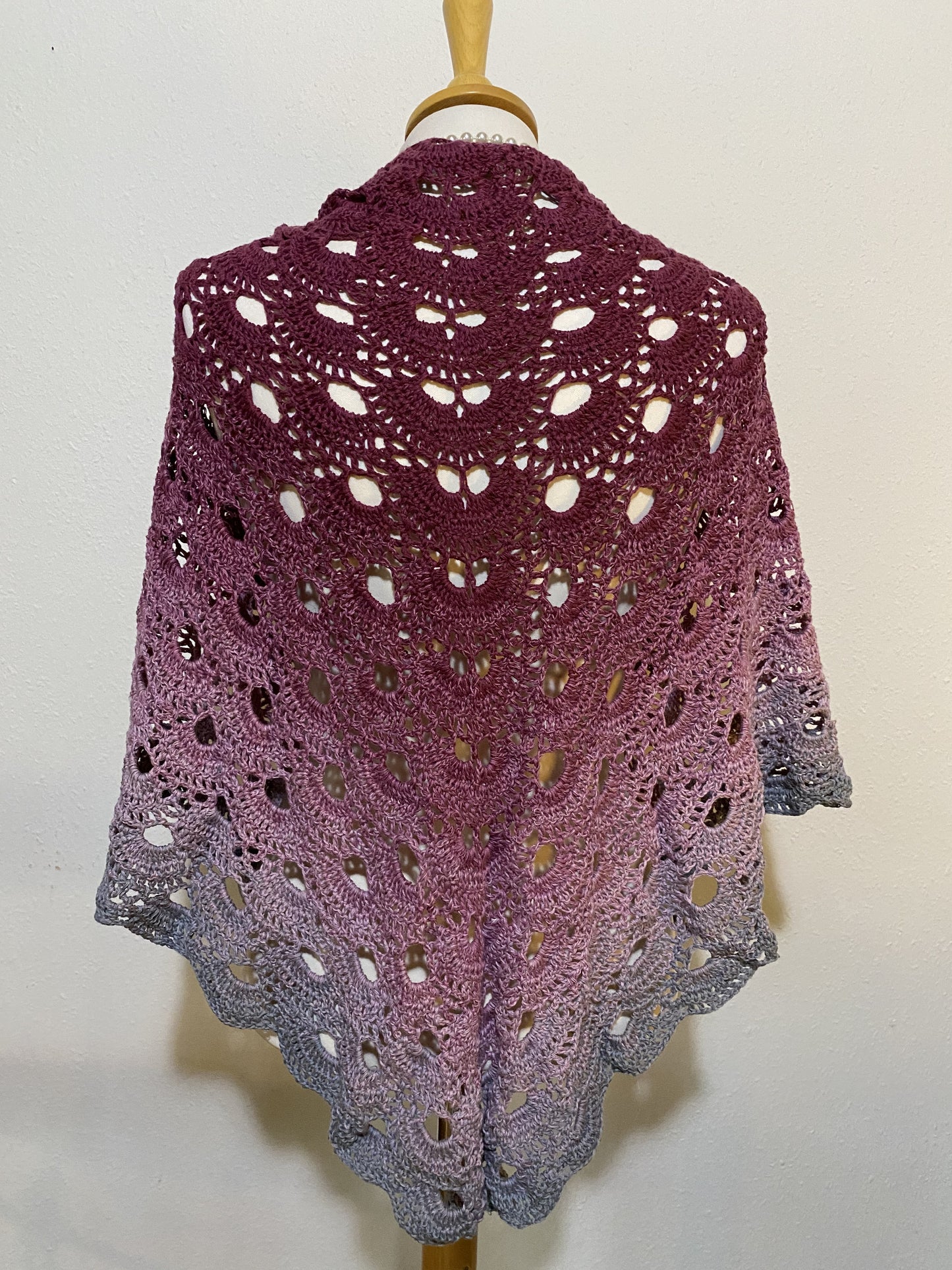 ‘Fra grå til bordeaux’-sjal