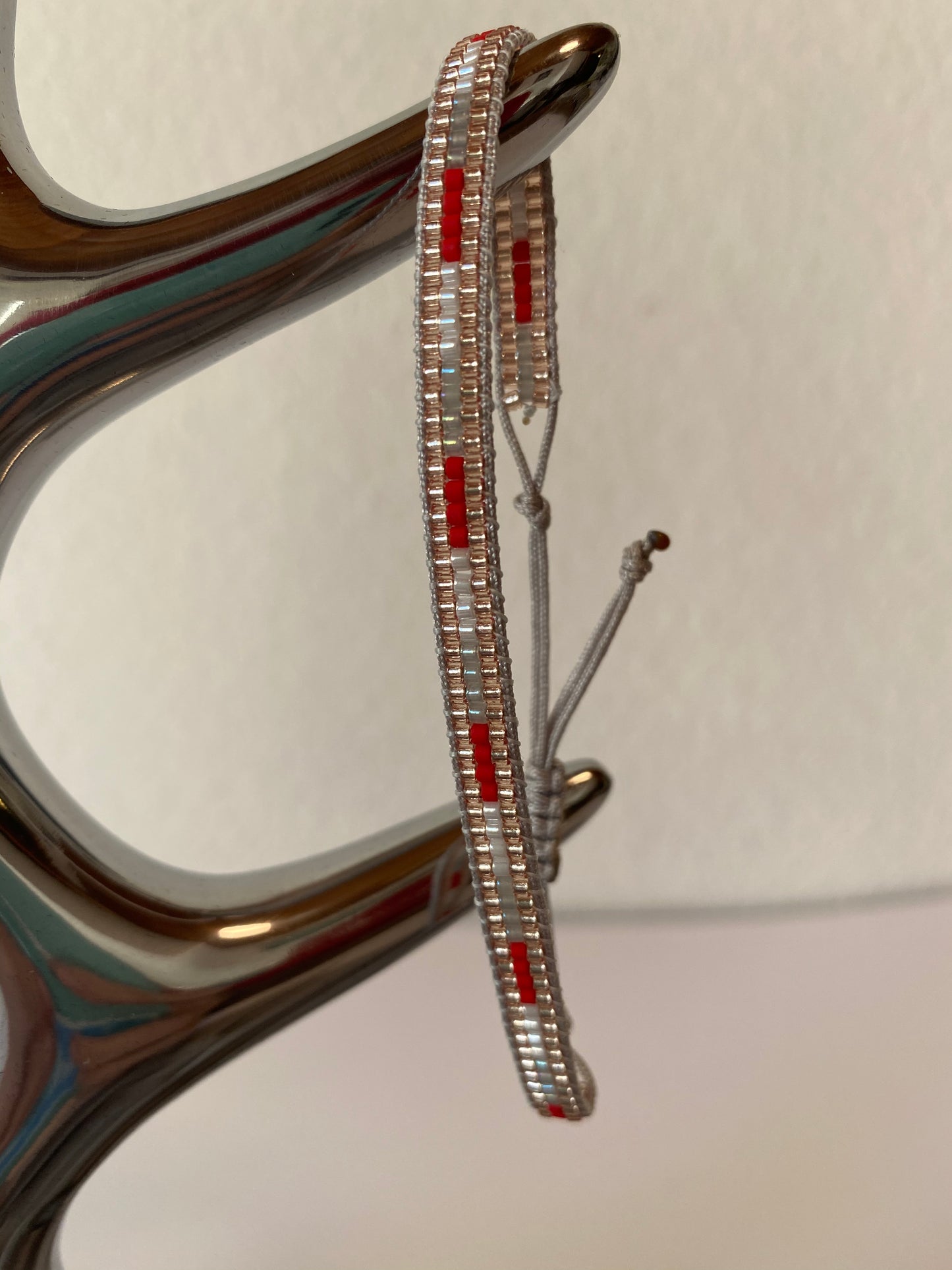 Perlearmbånd Red and white