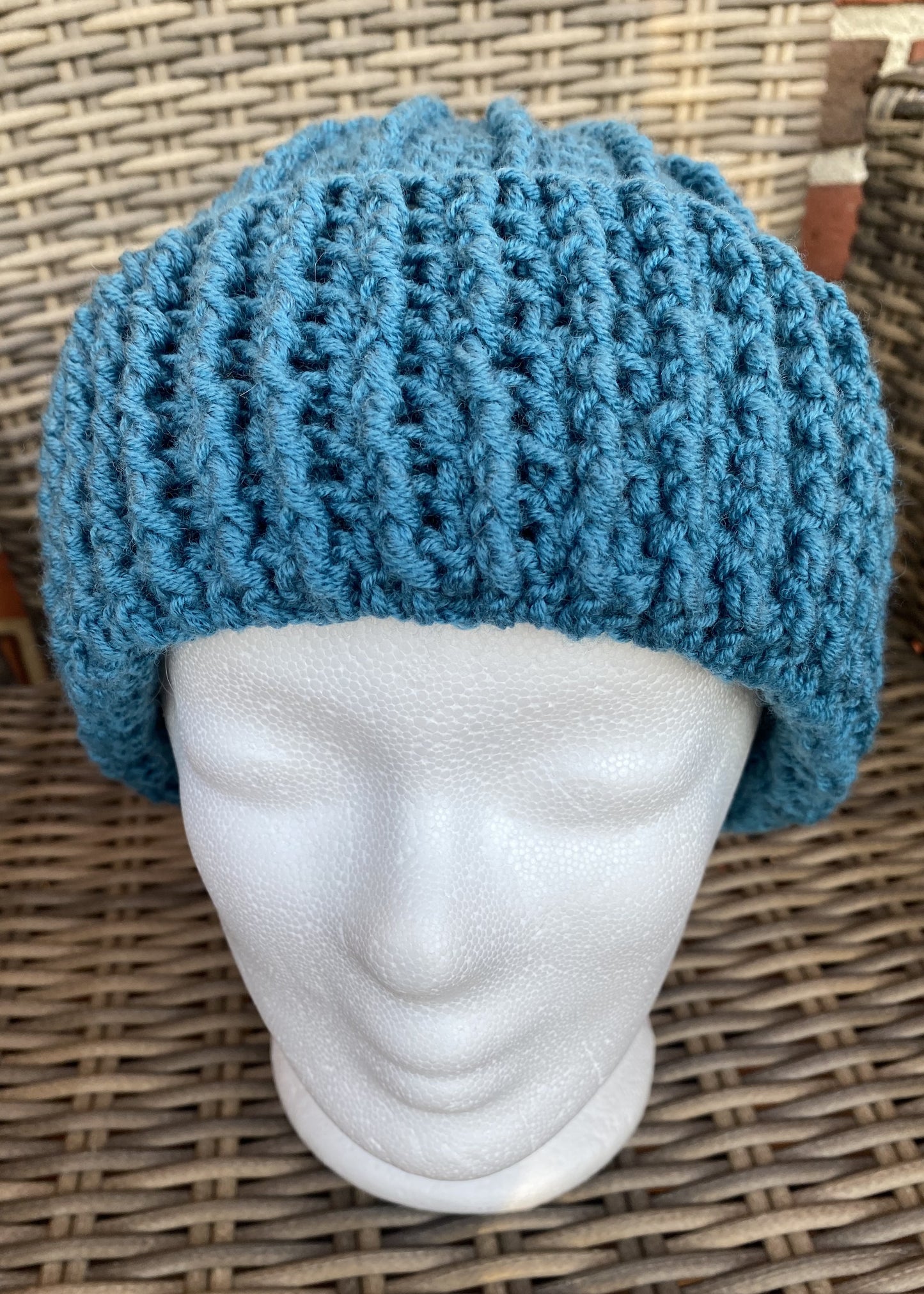Skøn hæklet hue i blød merino uld